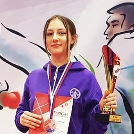 KÉT BRONZ LÁNYAINKNÁL